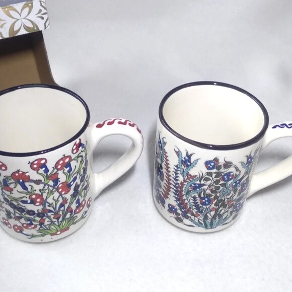2 Artisan Nakkas Cini Turkish Ceramic Coffee Mugs Hand-Painted 4" Tall NEW BOX - Picture 4 of 9